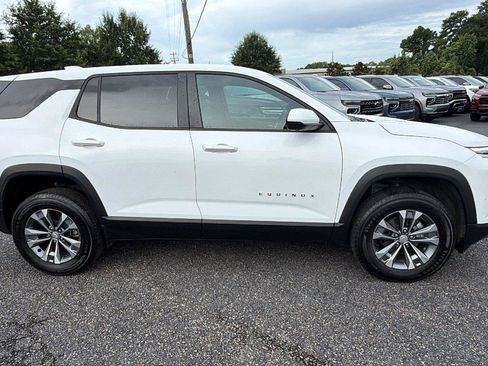 Used 2025 Chevrolet Equinox LT w/ Safety and Technology Package FWD image 7