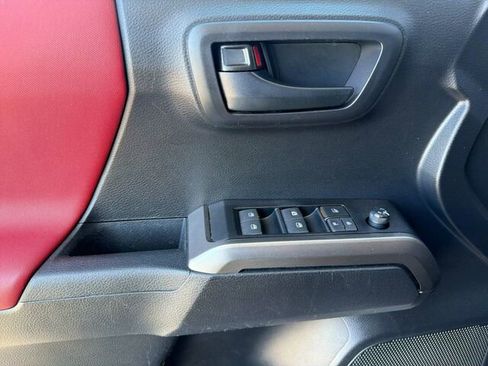 Used 2021 Toyota Tacoma SR5 AWD/4WD image 13