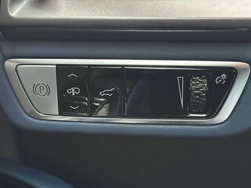 Used 2026 Cadillac Vistiq Premium Luxury image 33