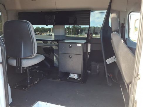 Used 2018 Ford Transit 150 XLT image 7