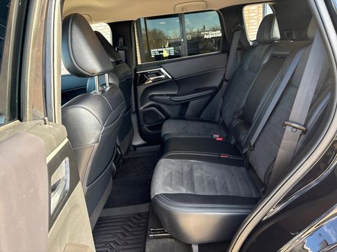 Used 2024 Mitsubishi Outlander SE image 4