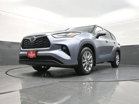 Used 2024 Toyota Highlander Limited AWD/4WD image 34