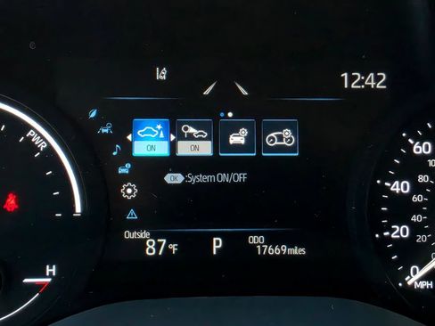 Used 2026 Toyota Sienna XLE FWD image 41
