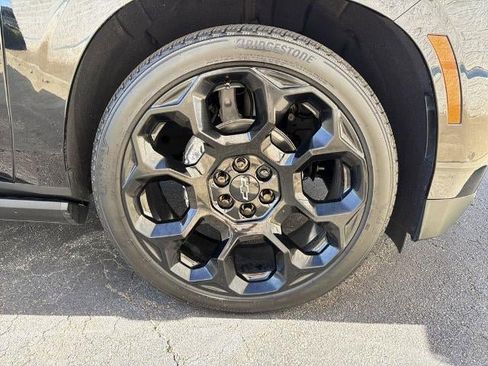 Used 2025 Chevrolet Tahoe High Country AWD/4WD image 12