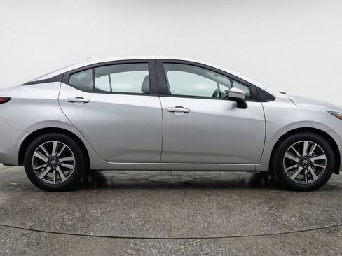 Used 2025 Nissan Versa SV image 11