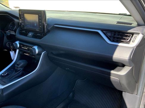 Used 2022 Toyota RAV4 LE image 14