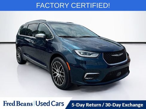 Used 2022 Chrysler Pacifica Limited w/ Uconnect Theater Family Group AWD/4WD image 1
