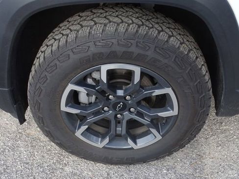 Used 2025 Chevrolet Equinox ACTIV w/ Safety and Technology Package image 17