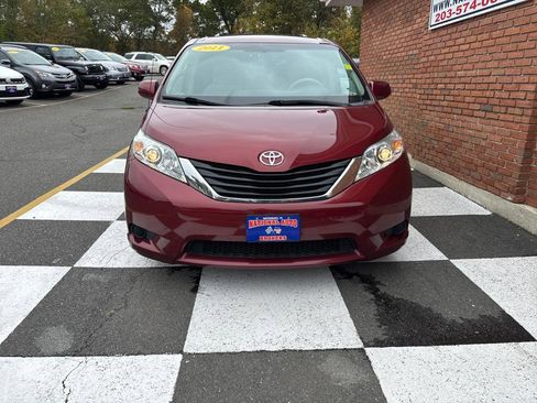 Used 2011 Toyota Sienna LE image 6