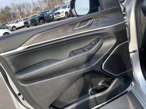 New 2026 Jeep Grand Cherokee L Limited image 30