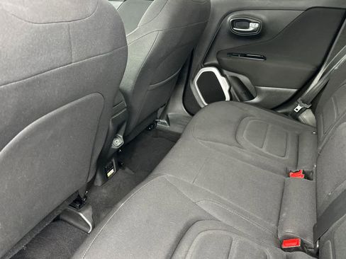 Used 2018 Jeep Renegade Latitude w/ Popular Equipment Group image 4