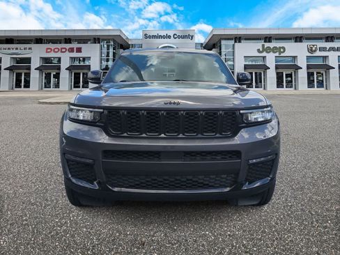 Used 2024 Jeep Grand Cherokee L Limited w/ Black Appearance Package AWD/4WD image 3