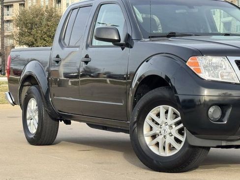 Used 2019 Nissan Frontier SV image 3