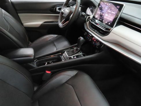 Used 2023 Jeep Compass Limited image 23