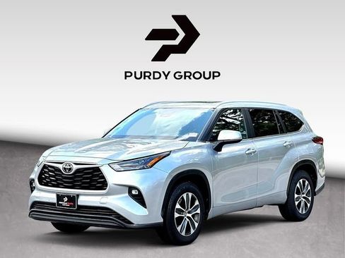 Used 2023 Toyota Highlander XLE image 4
