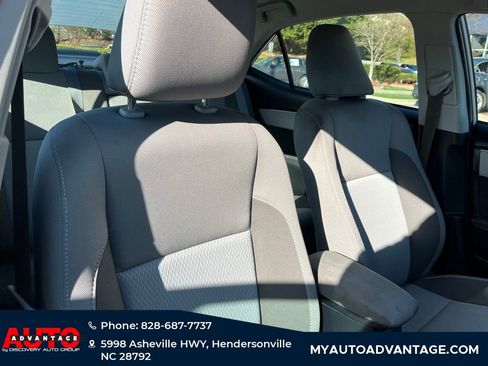 Used 2018 Toyota Corolla LE image 25