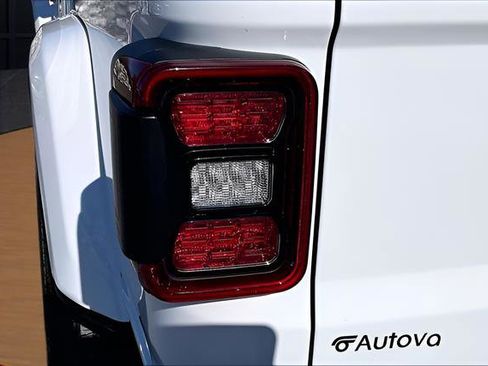 Used 2023 Jeep Gladiator Overland AWD/4WD image 30