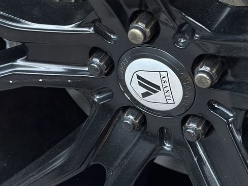 Used 2018 Land Rover Range Rover Velar S image 4