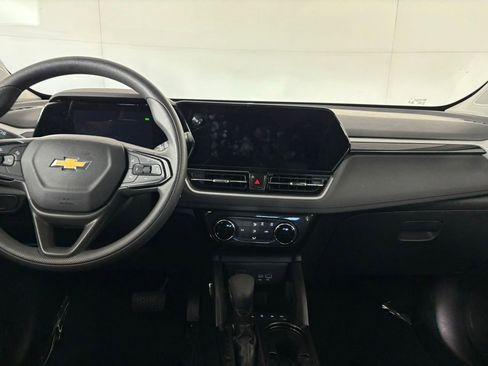 Used 2025 Chevrolet TrailBlazer LT AWD/4WD image 16
