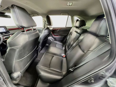 Used 2021 Toyota RAV4 LE w/ Carpet Mat Package (TMS) AWD/4WD image 22