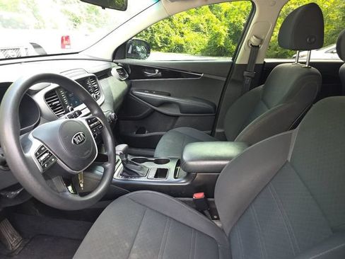 Used 2020 Kia Sorento FWD V6 image 13