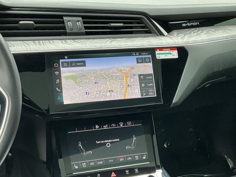 Used 2019 Audi e-tron Prestige w/ Prestige Package image 42