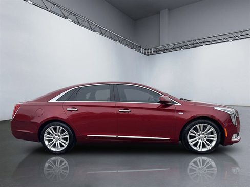 Used 2019 Cadillac XTS Luxury image 3