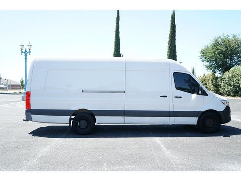 Used 2021 Mercedes-Benz Sprinter 2500 image 6