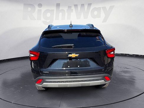 Used 2024 Chevrolet Trax LT FWD image 4