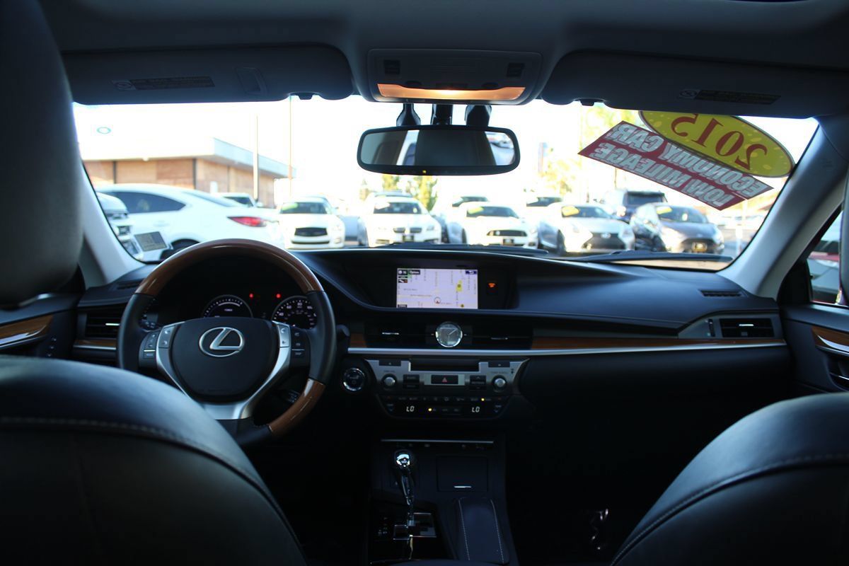 Used 2015 Lexus ES 300h w/ Navigation System Package FWD image 27