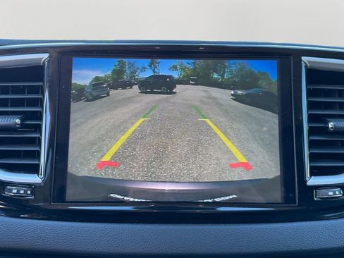 Used 2023 Chrysler Pacifica Touring-L image 26