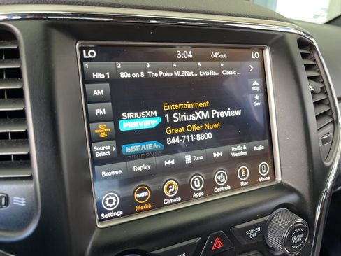 Used 2018 Jeep Grand Cherokee Altitude image 32