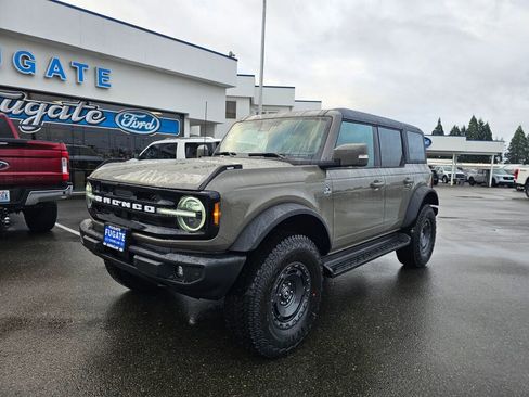 New 2025 Ford Bronco Outer Banks w/ Sasquatch Package image 2