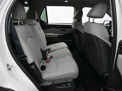 Used 2024 Honda Pilot LX image 37