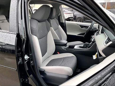 Used 2025 Toyota RAV4 XLE image 7