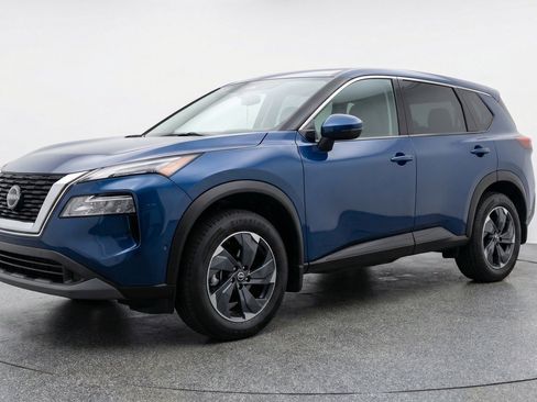 Used 2025 Nissan Rogue SV AWD/4WD image 3