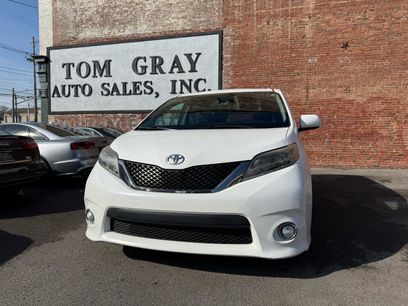 Used 2017 Toyota Sienna SE