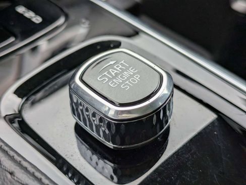 Certified 2025 Volvo XC90 B5 Core AWD/4WD image 43