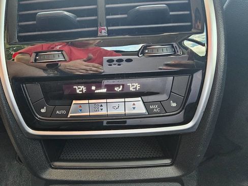 Used 2021 BMW X7 xDrive40i w/ Premium Package image 27