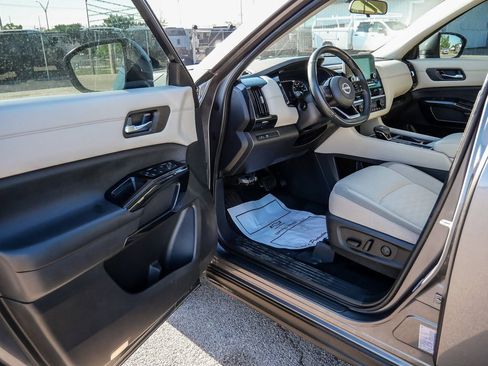 Used 2022 Nissan Pathfinder SV FWD image 29