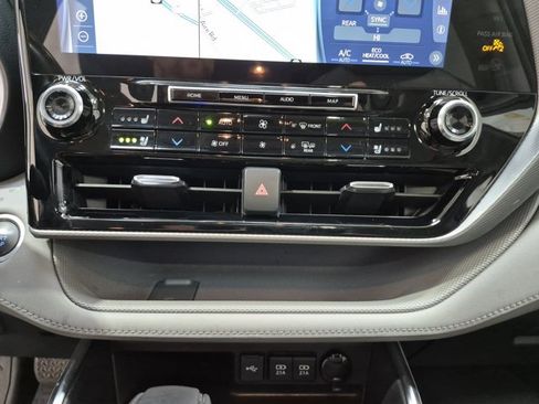 Used 2021 Toyota Highlander Platinum AWD/4WD image 24