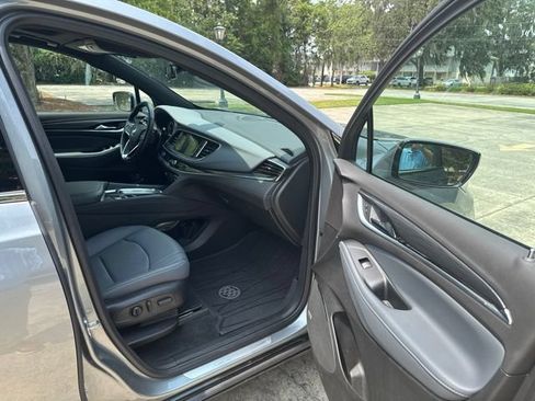 Used 2023 Buick Enclave Essence w/ Experience Buick Package FWD image 4