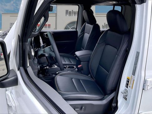 New 2026 Jeep Gladiator Sport image 9