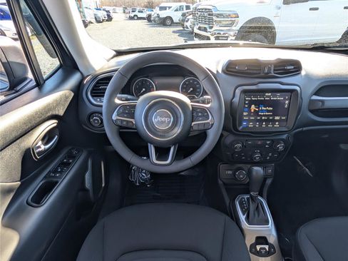 Used 2022 Jeep Renegade Latitude image 16