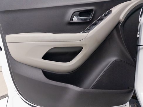 Used 2016 Chevrolet Trax LT w/ LT Convenience Package image 23