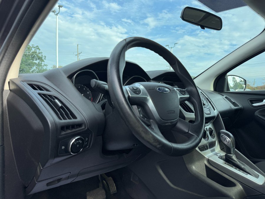 Used 2014 Ford Focus SE FWD image 14