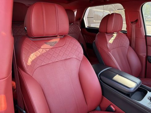 Used 2017 Bentley Bentayga AWD/4WD image 23