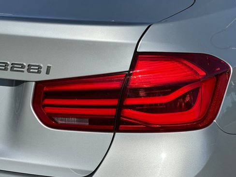 Used 2016 BMW 328i Sedan w/ Technology Package image 32