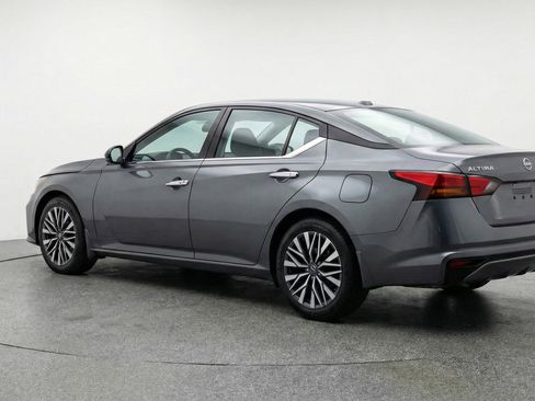 Used 2025 Nissan Altima 2.5 SV image 6