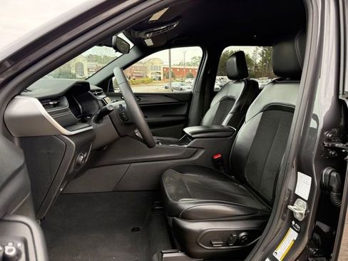 Certified 2024 Jeep Grand Cherokee L Altitude image 12